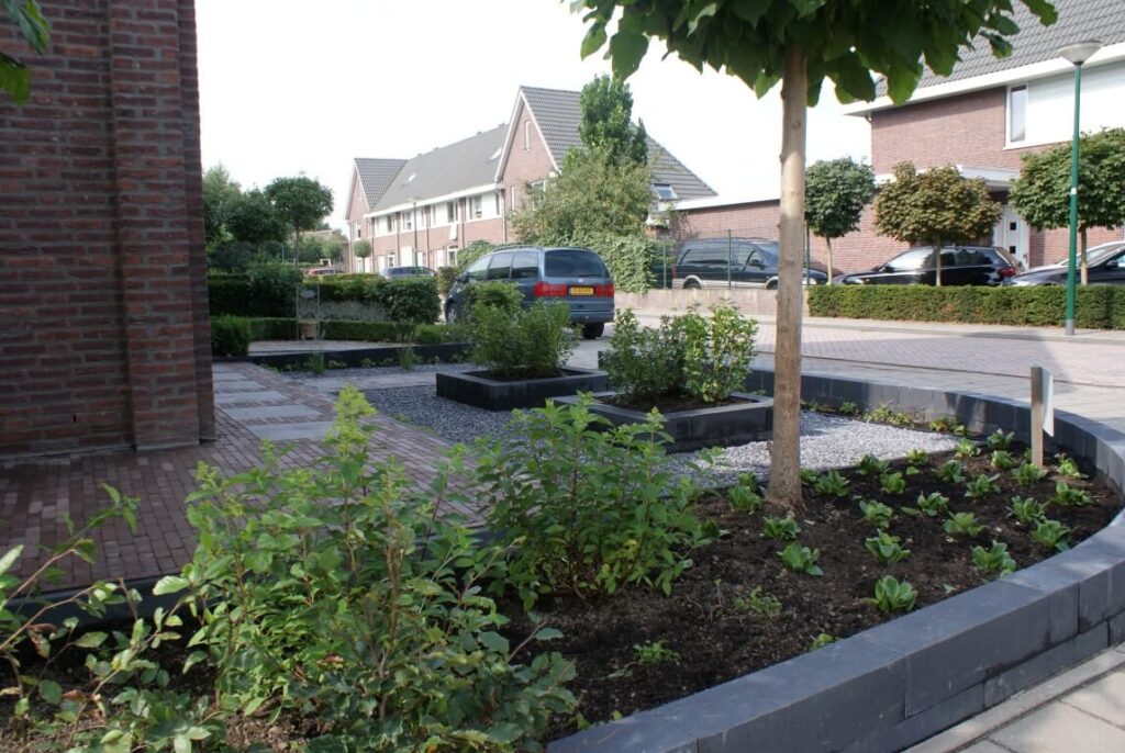 strakke voortuin met grind